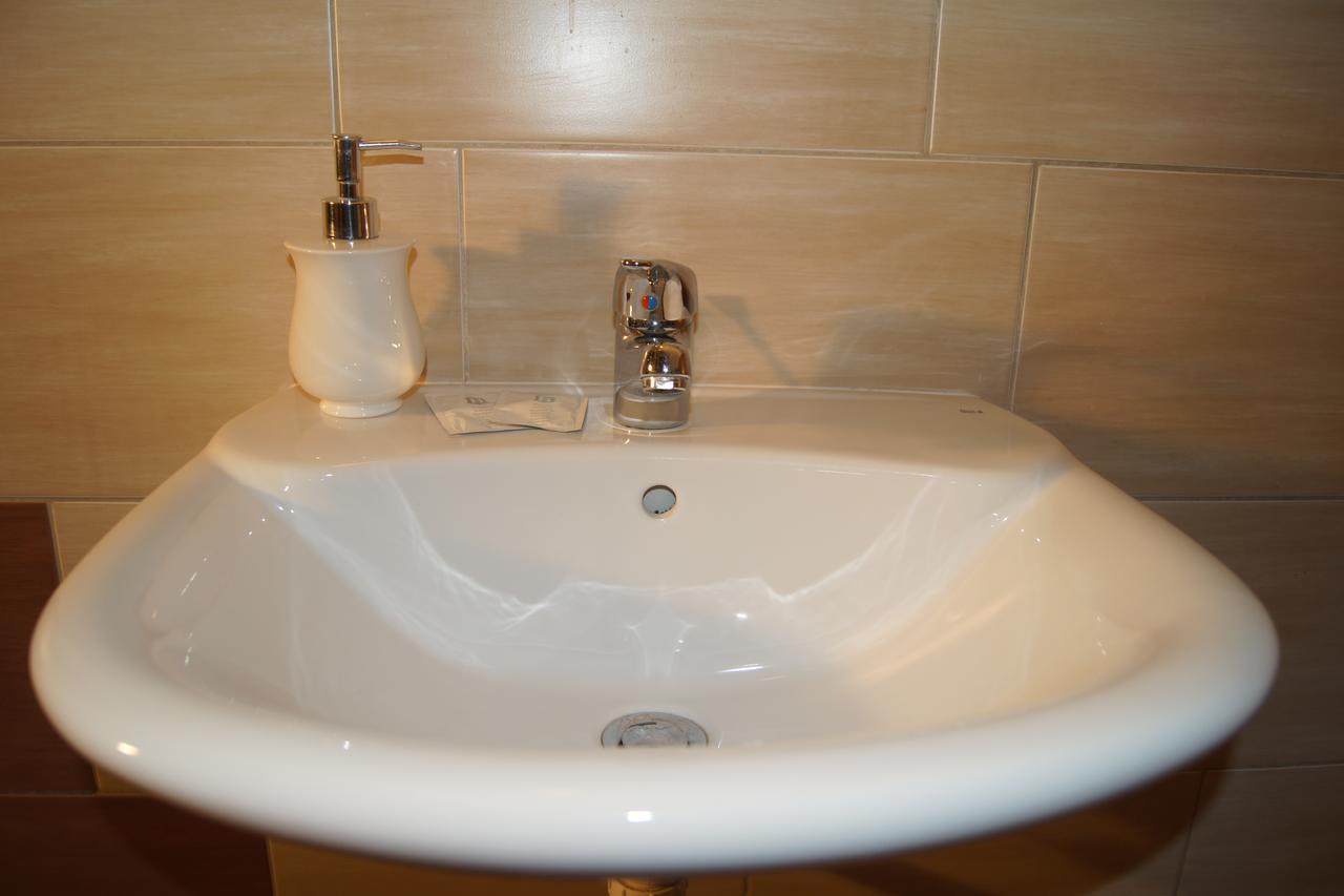 Hotel POD HERBEM -POKOJE OZONOWANE Białystok Buitenkant foto